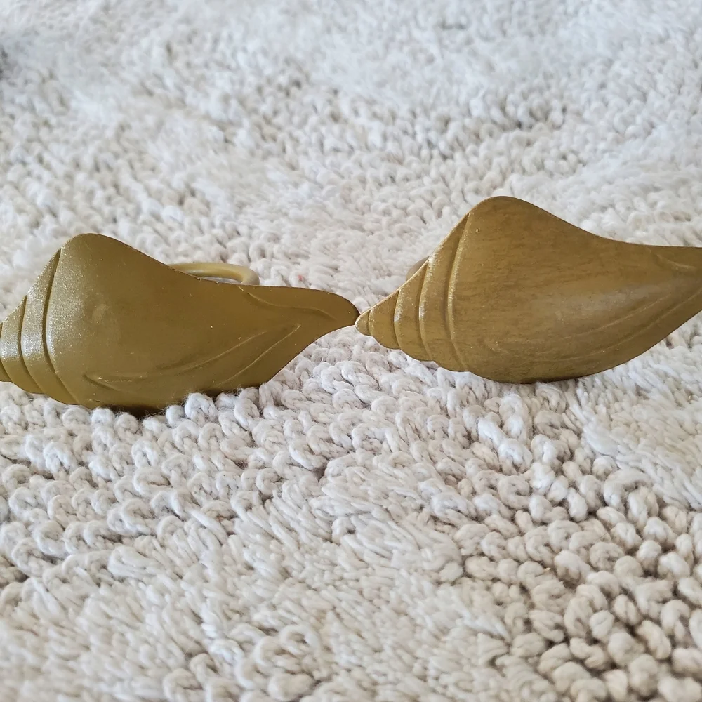 PIER 1 Seaside 8 ct Napkin Rings Hand Painted Metal Shells Fish Beach Coastal